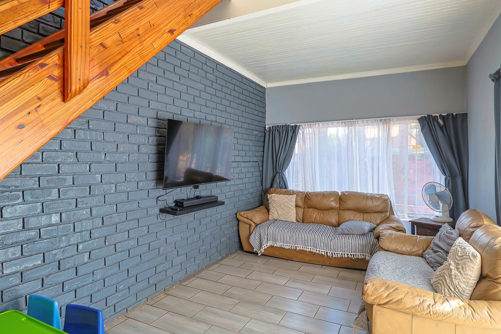  of property in Pierre van Ryneveld