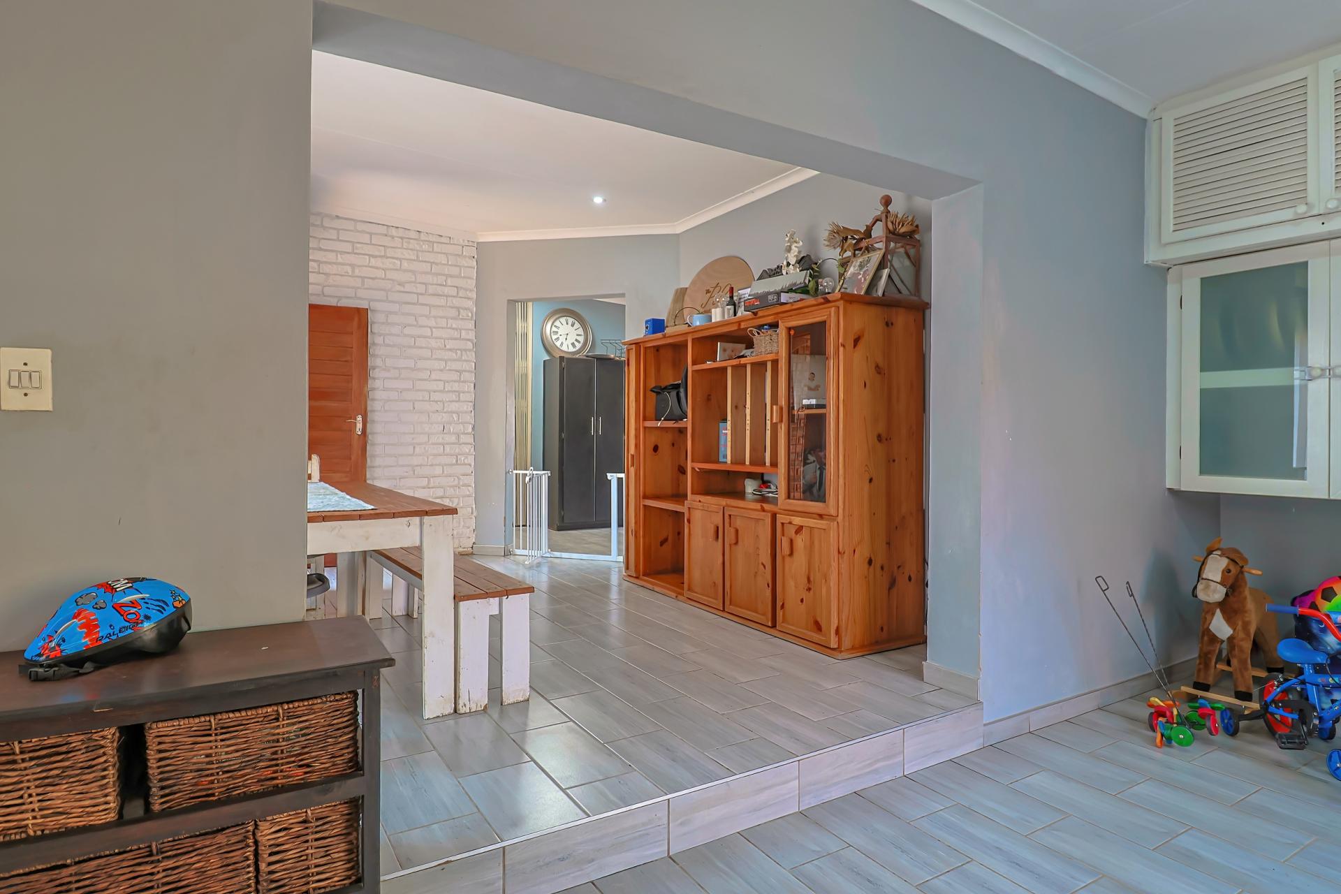  of property in Pierre van Ryneveld