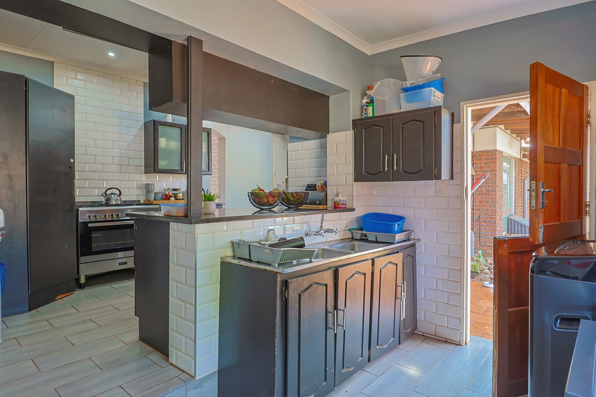  of property in Pierre van Ryneveld