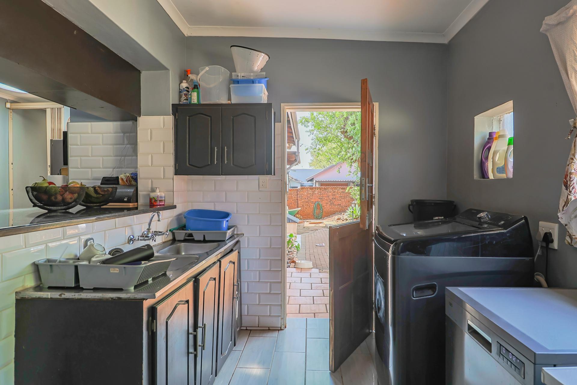  of property in Pierre van Ryneveld