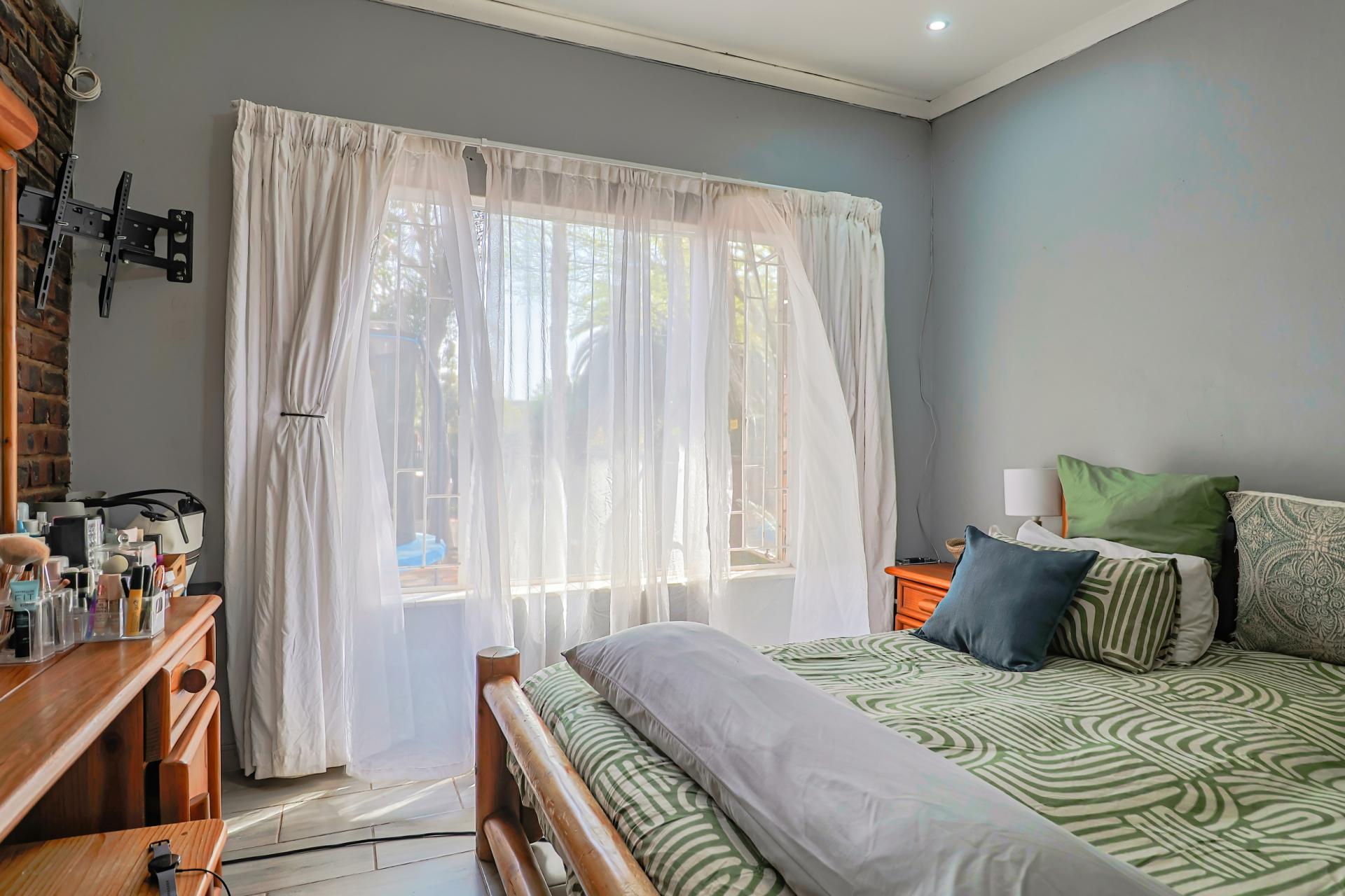  of property in Pierre van Ryneveld