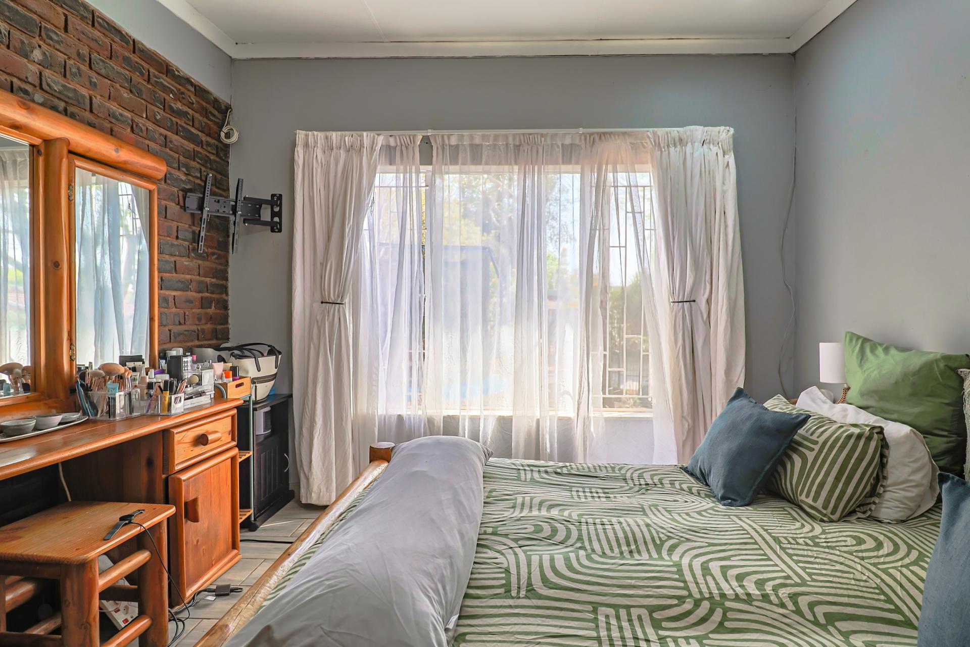  of property in Pierre van Ryneveld