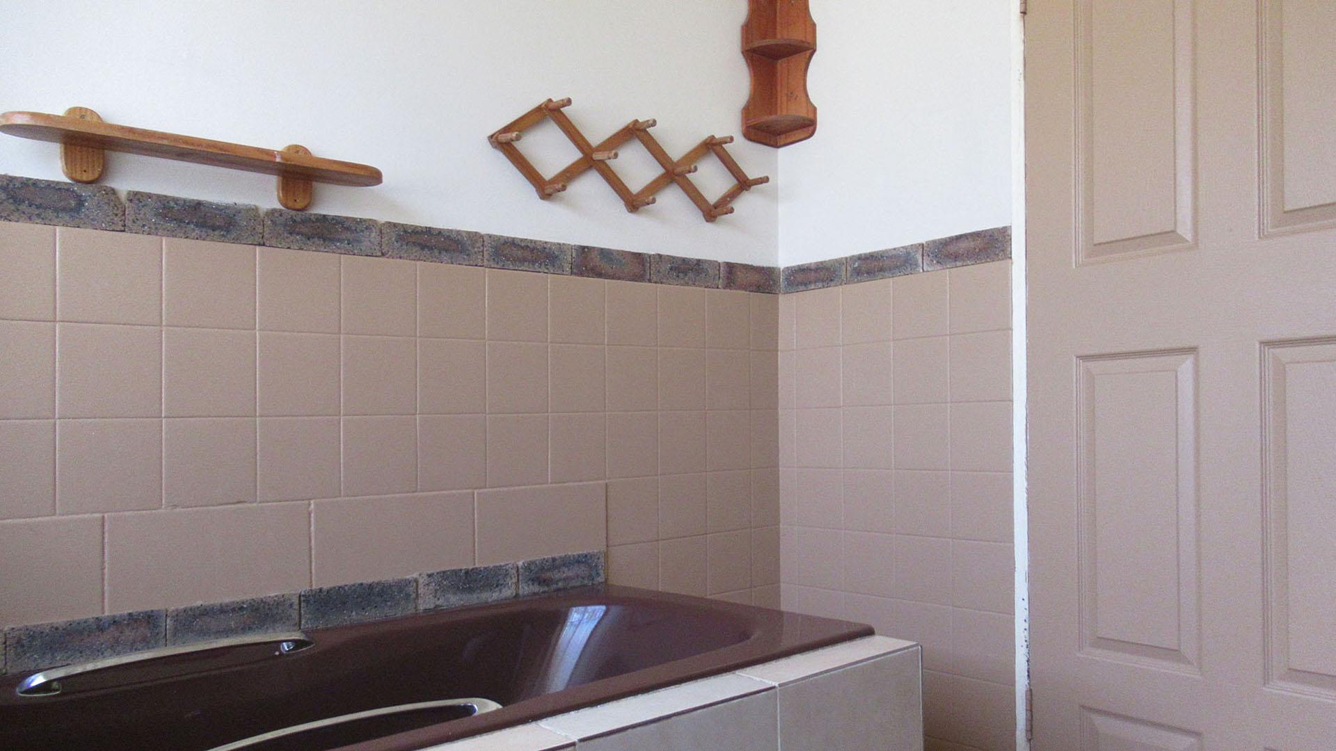 Bathroom 1 - 6 square meters of property in Silverfields