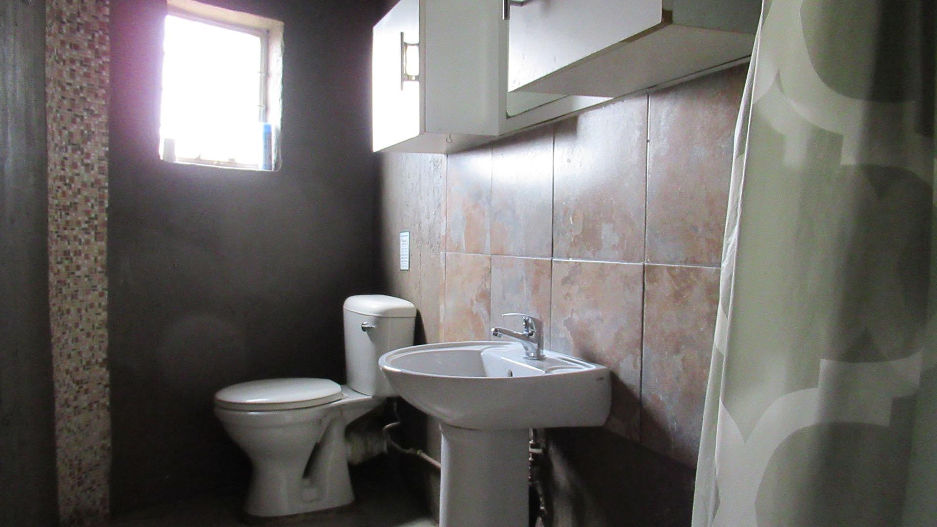 Bathroom 3+ - 4 square meters of property in Silverfields