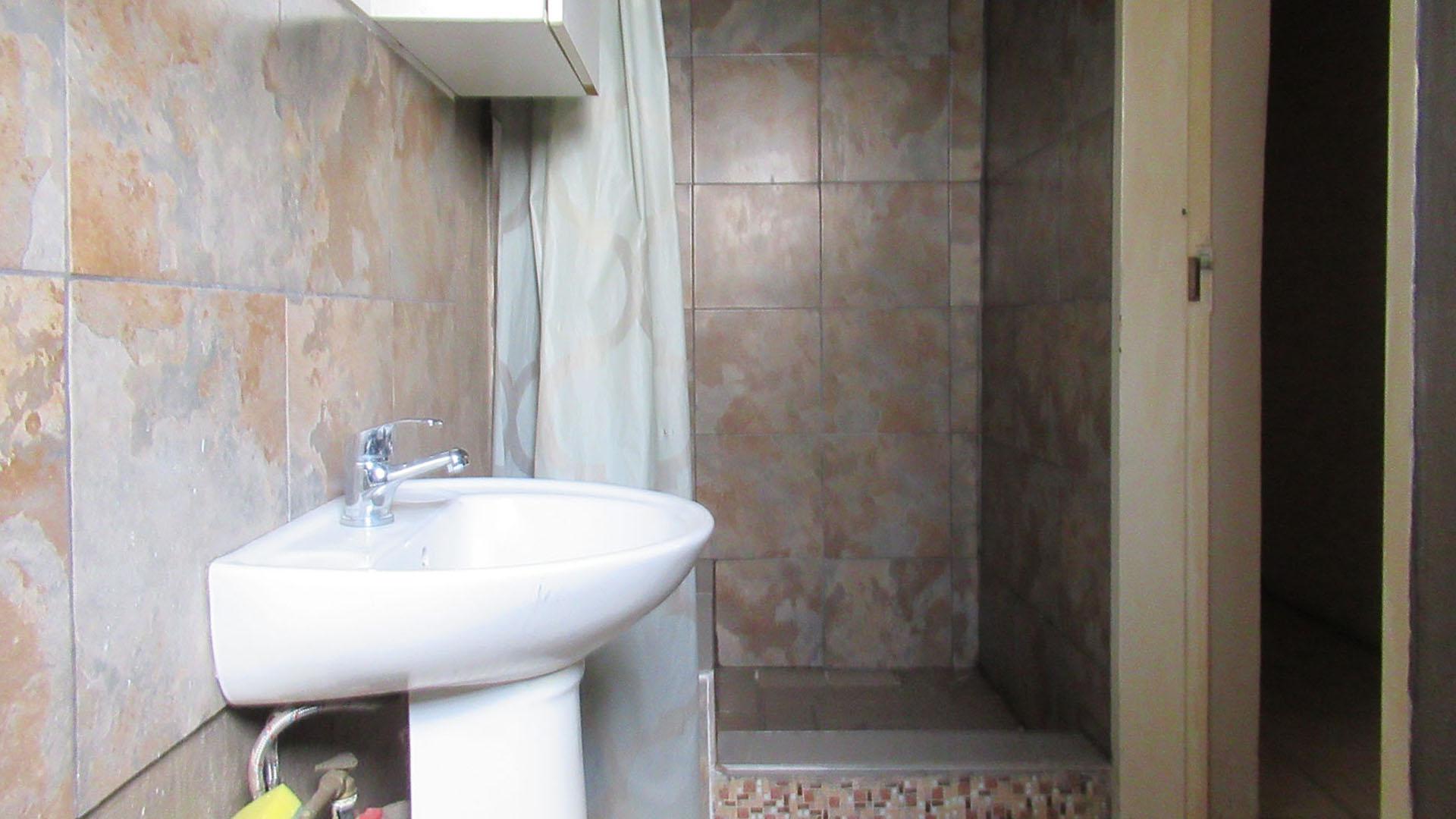 Bathroom 3+ - 4 square meters of property in Silverfields