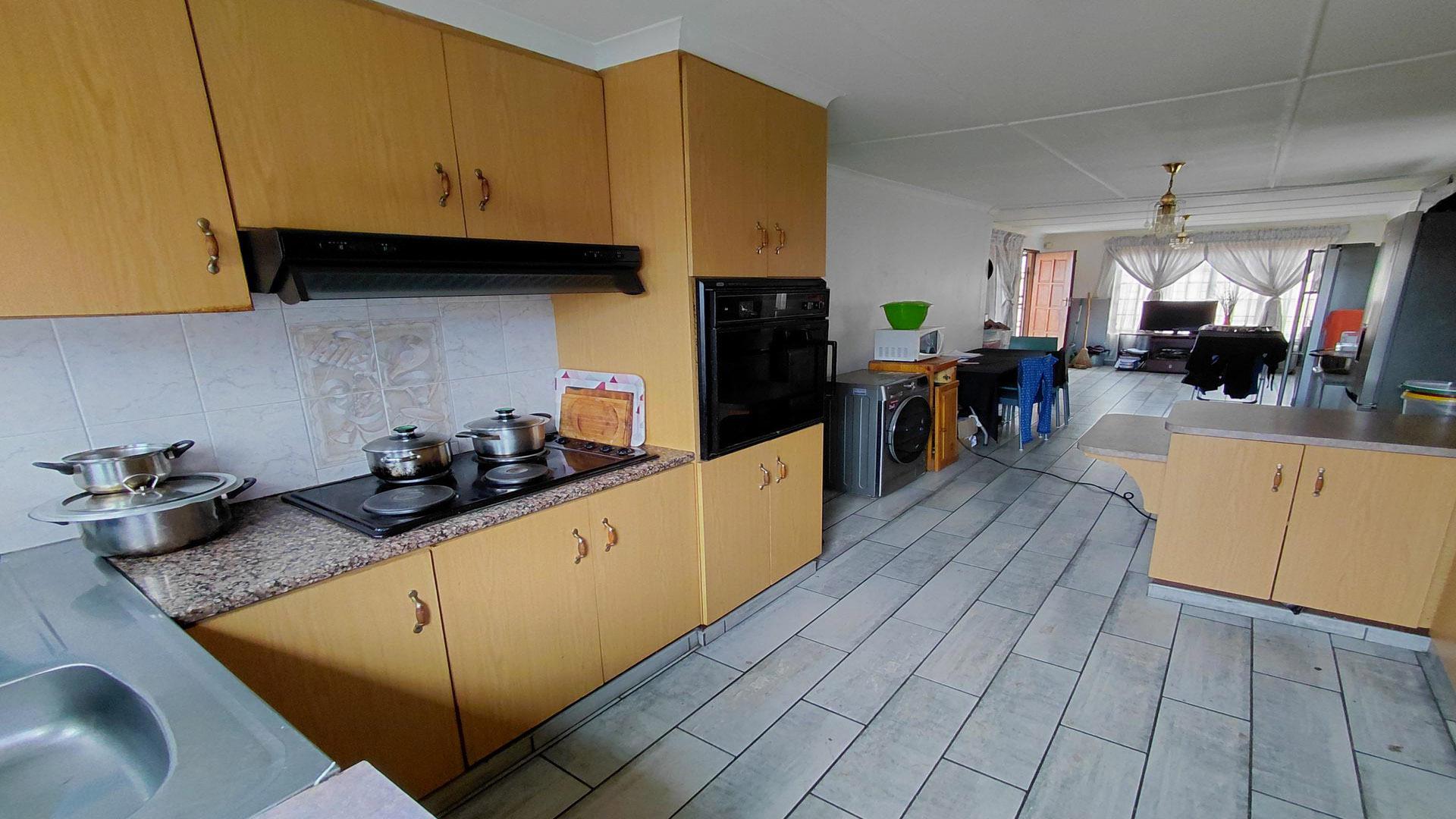 Kitchen of property in Copesville
