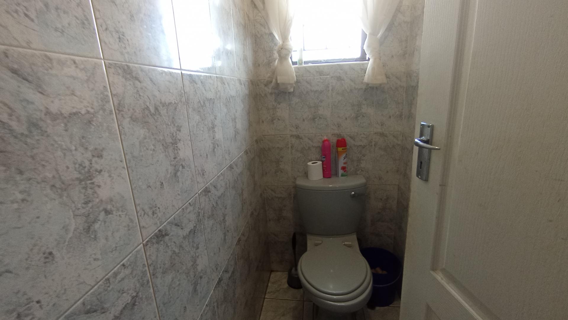 Bathroom 2 - 53 square meters of property in Copesville