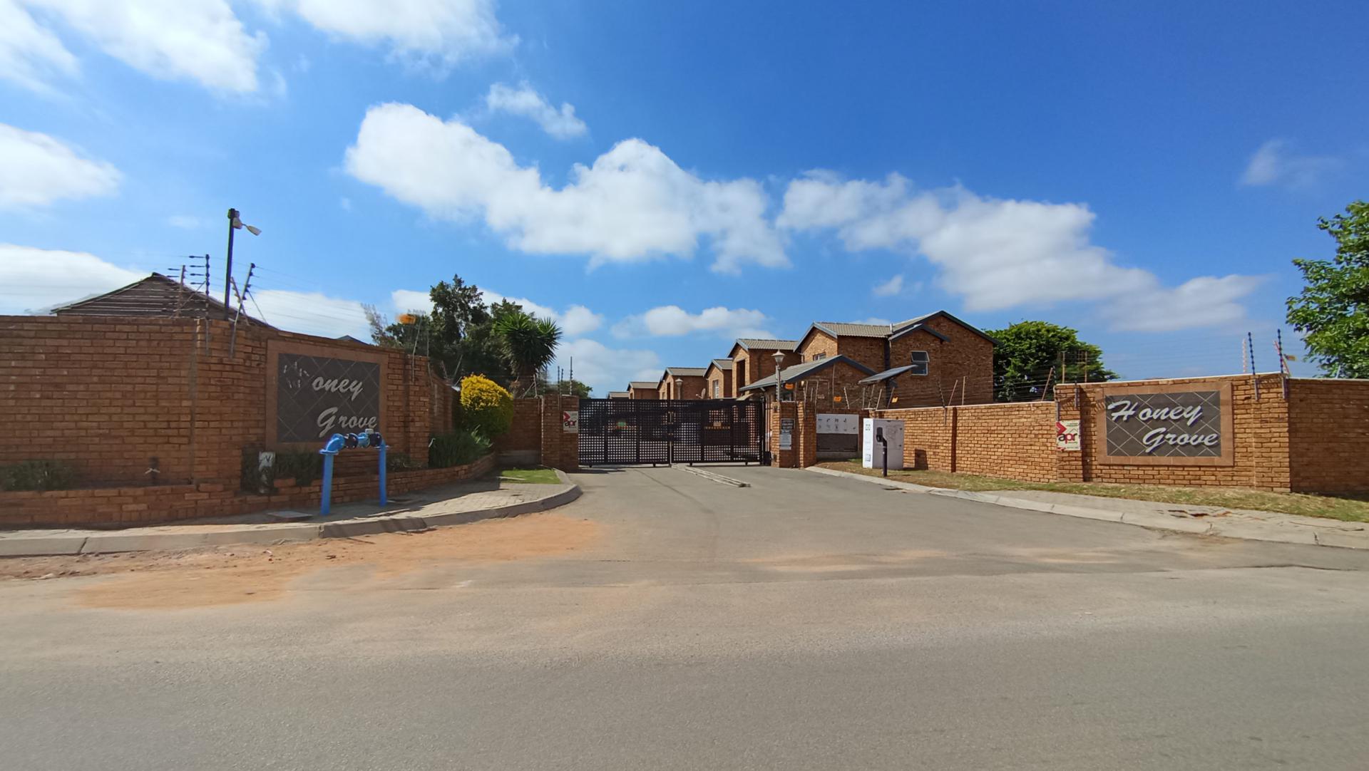 Front View of property in Honey Park