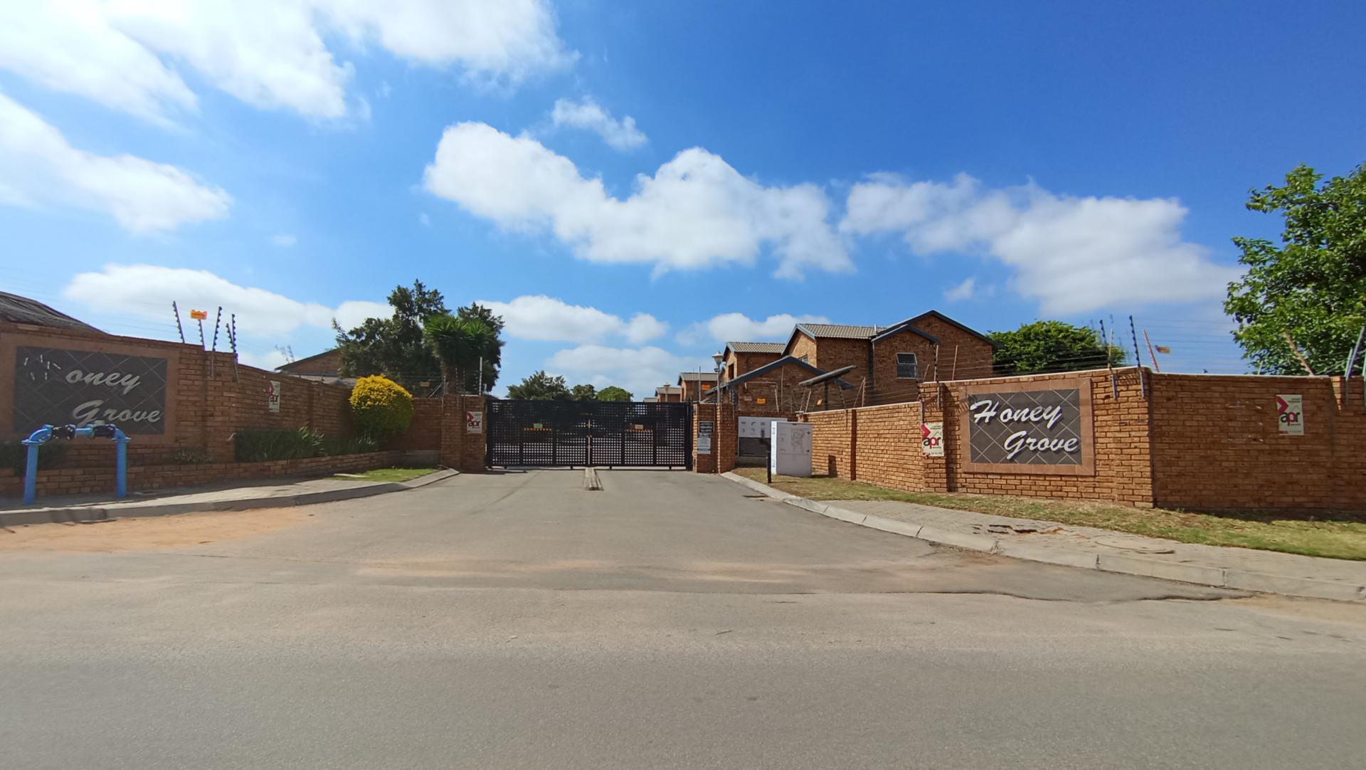 Front View of property in Honey Park