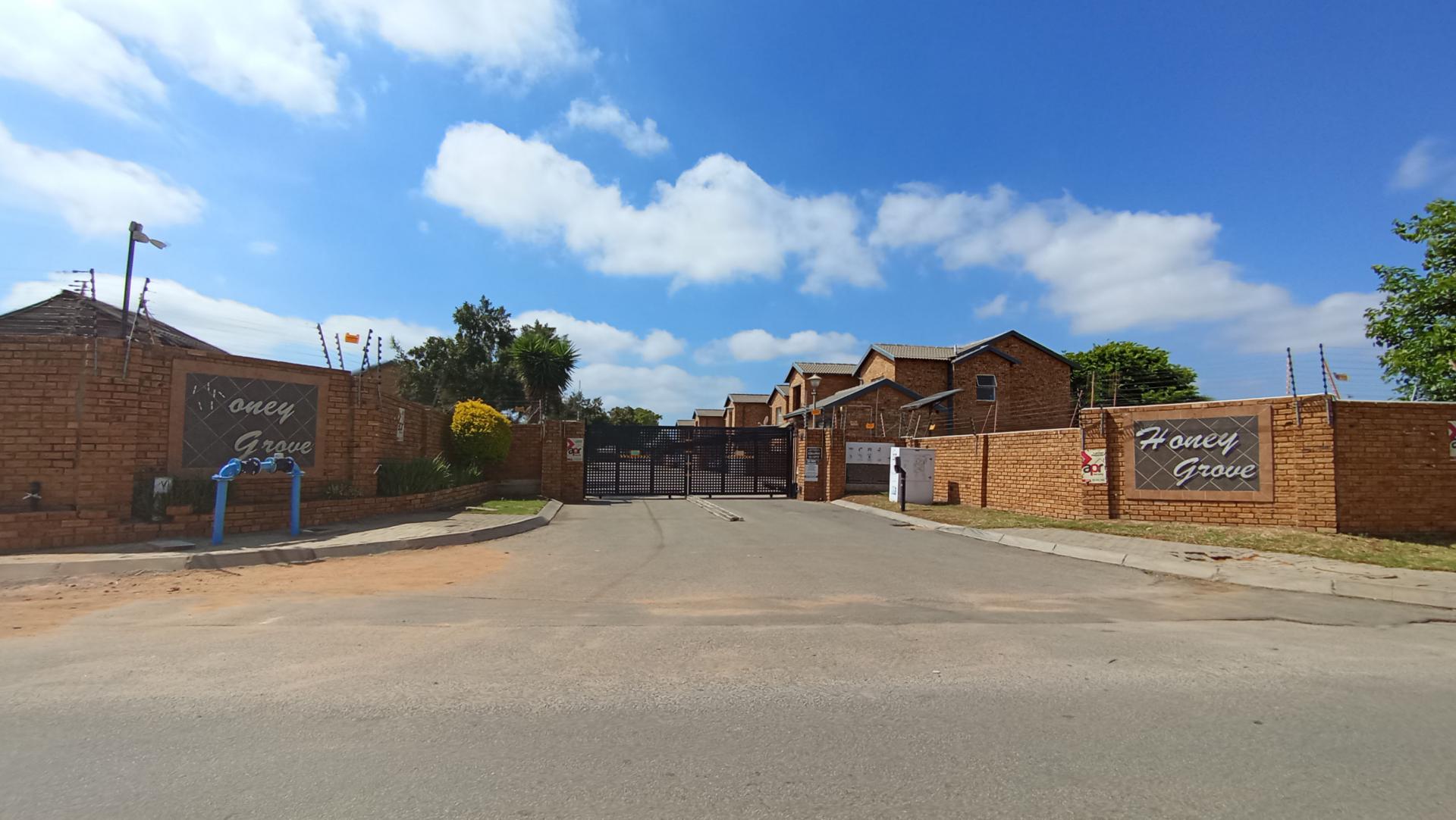 Front View of property in Honey Park
