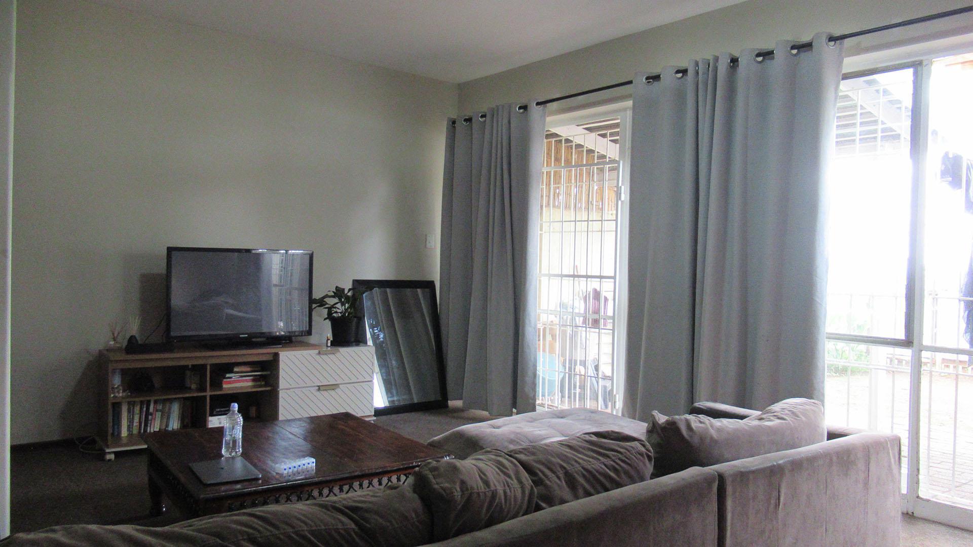 Lounges - 30 square meters of property in Highlands North