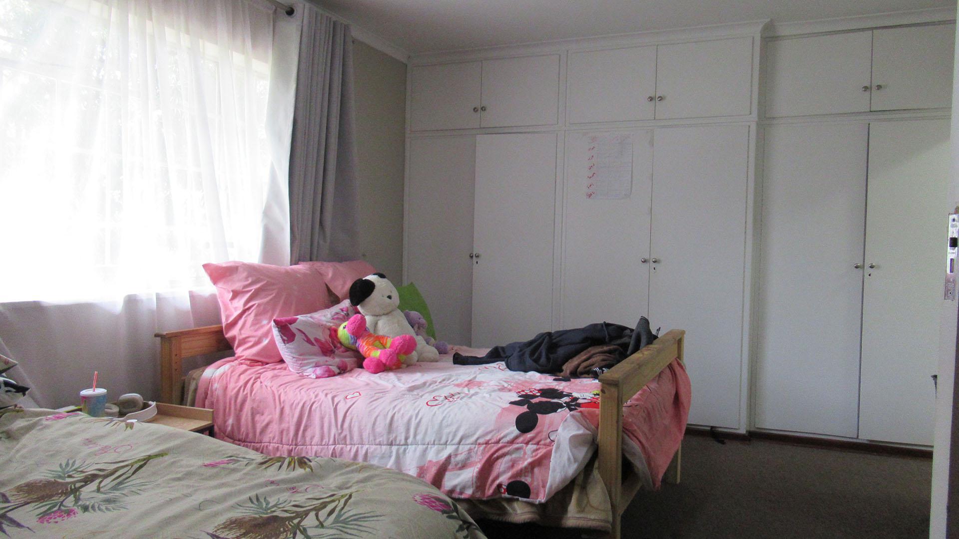 Main Bedroom - 19 square meters of property in Highlands North