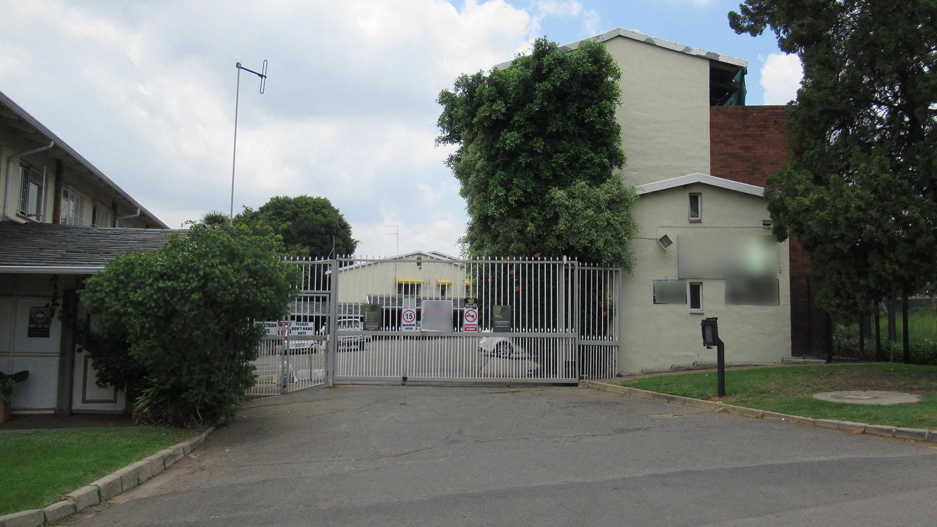 Front View of property in Highlands North