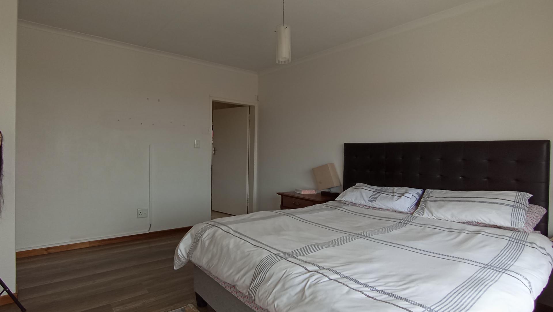 Main Bedroom - 18 square meters of property in Zandspruit