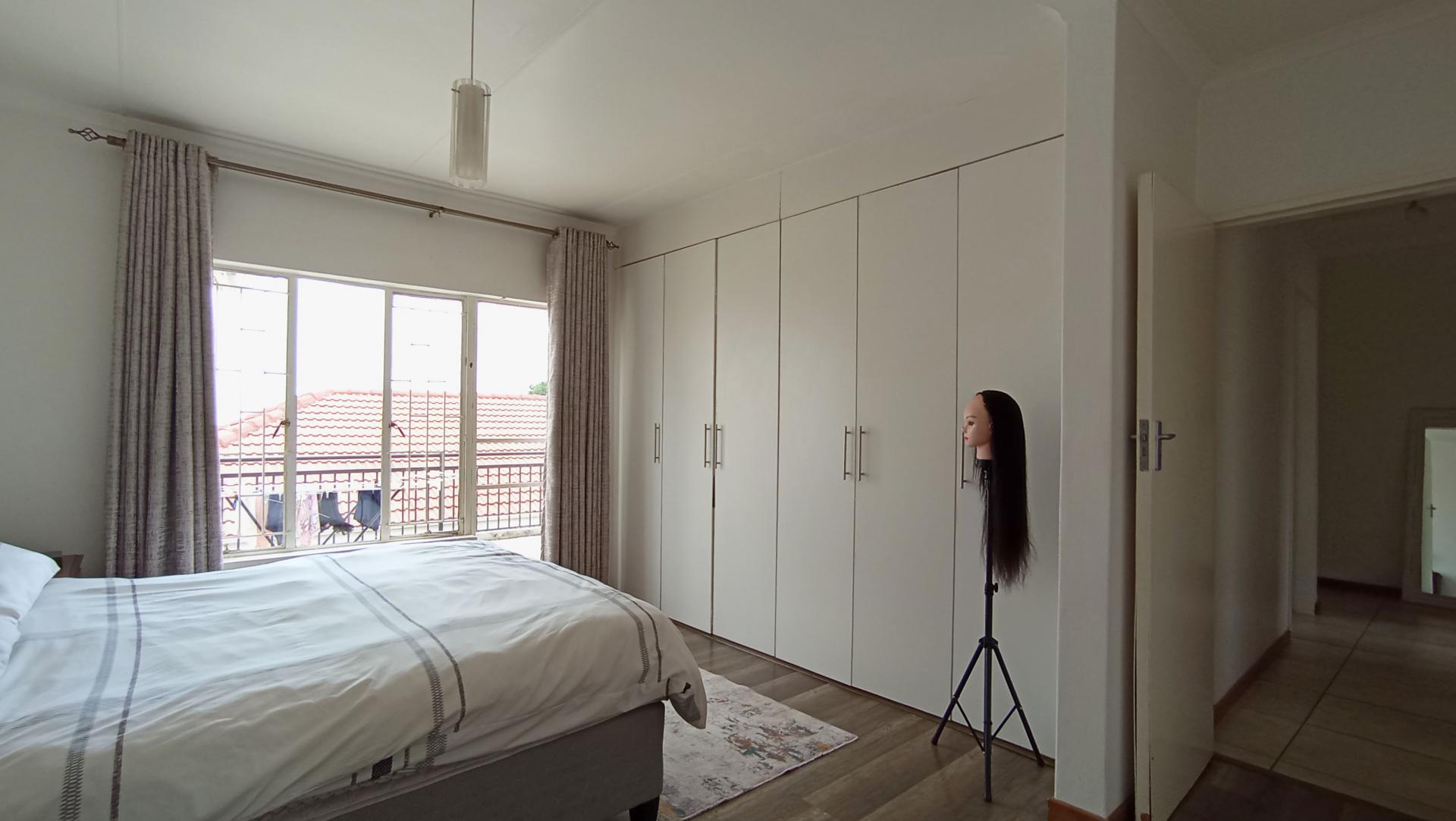 Main Bedroom - 18 square meters of property in Zandspruit