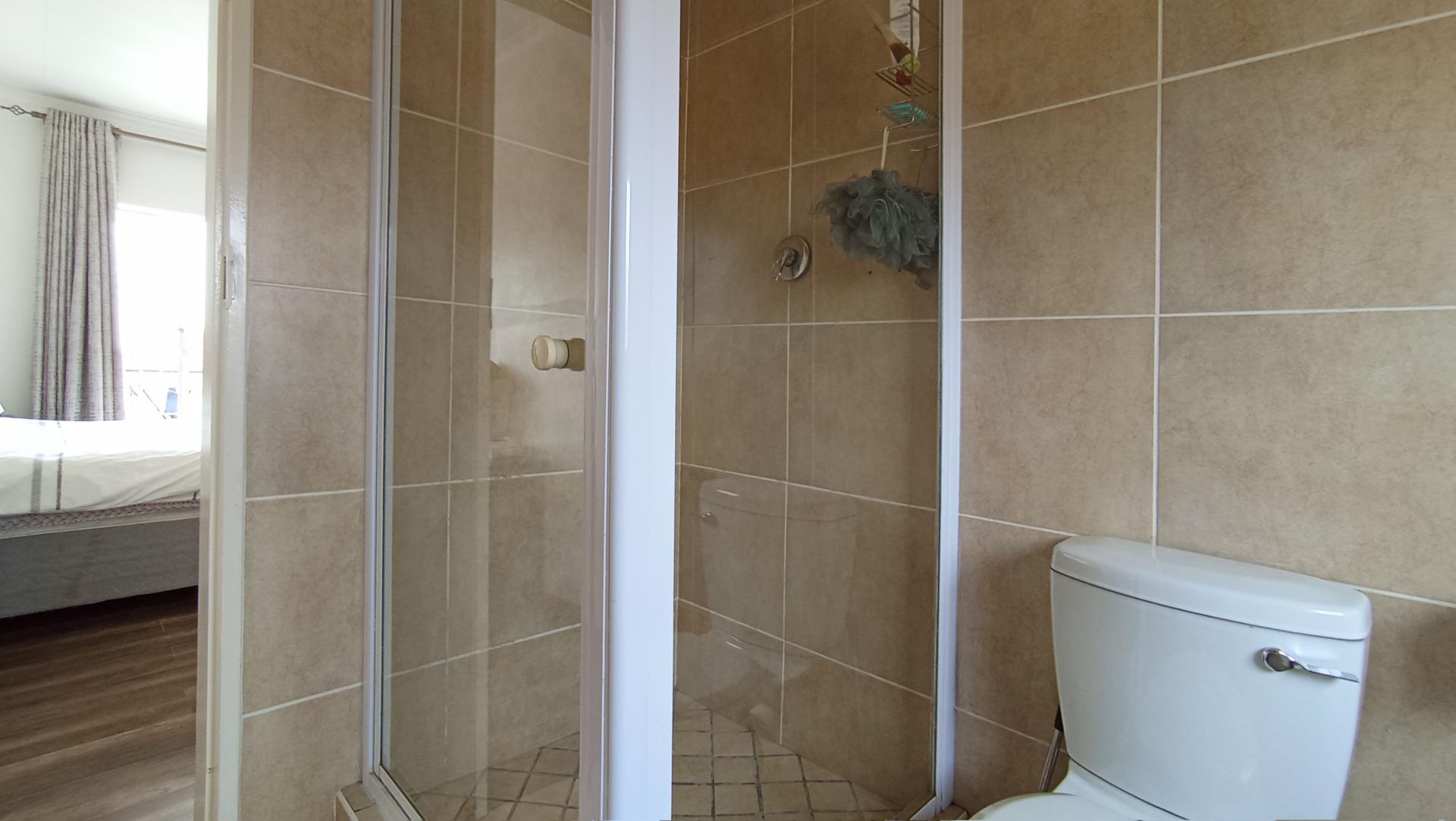 Main Bathroom - 5 square meters of property in Zandspruit