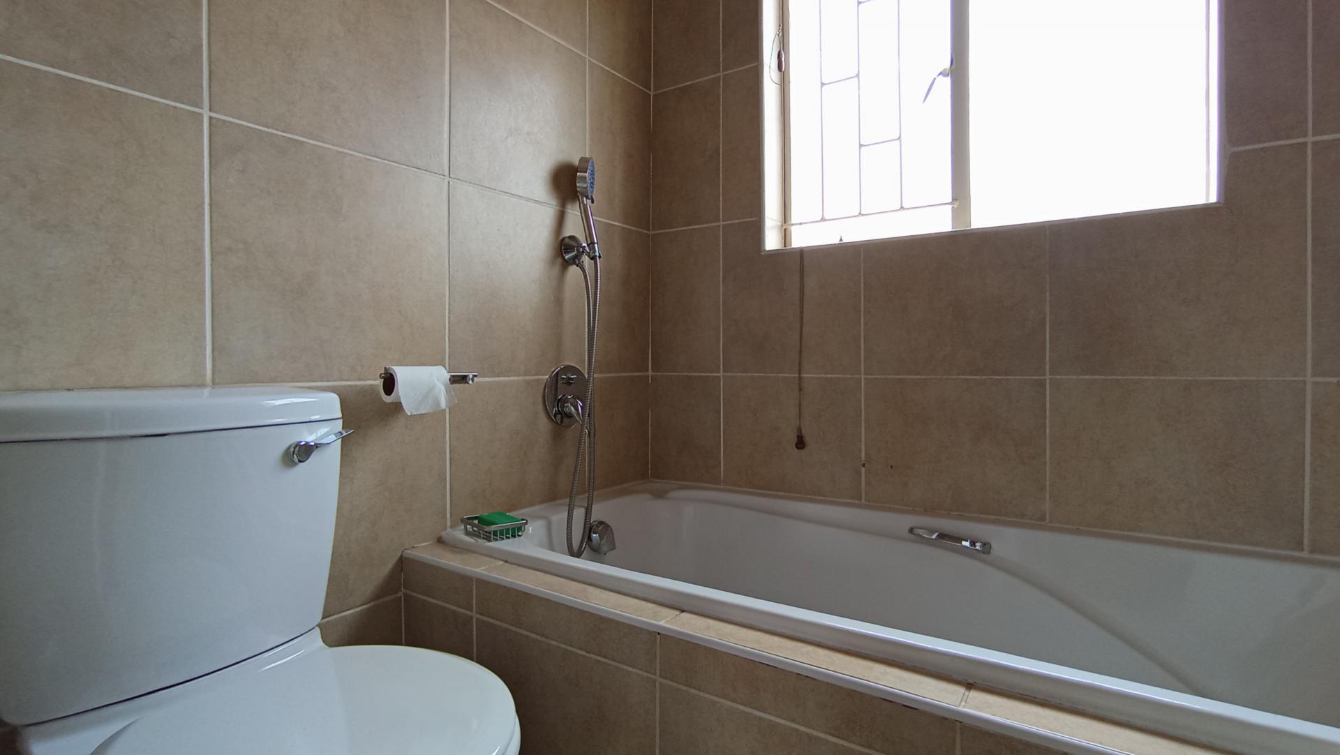 Bathroom 1 - 6 square meters of property in Zandspruit
