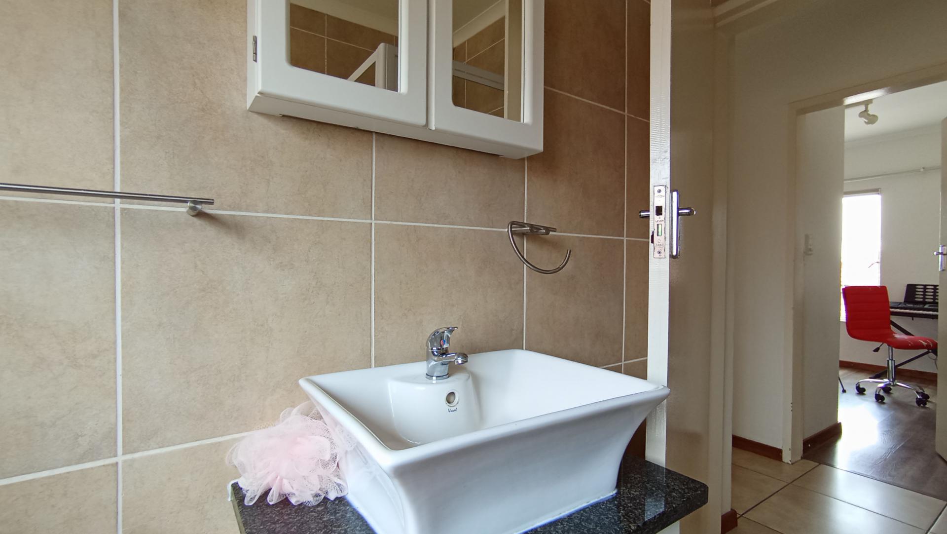 Bathroom 1 - 6 square meters of property in Zandspruit