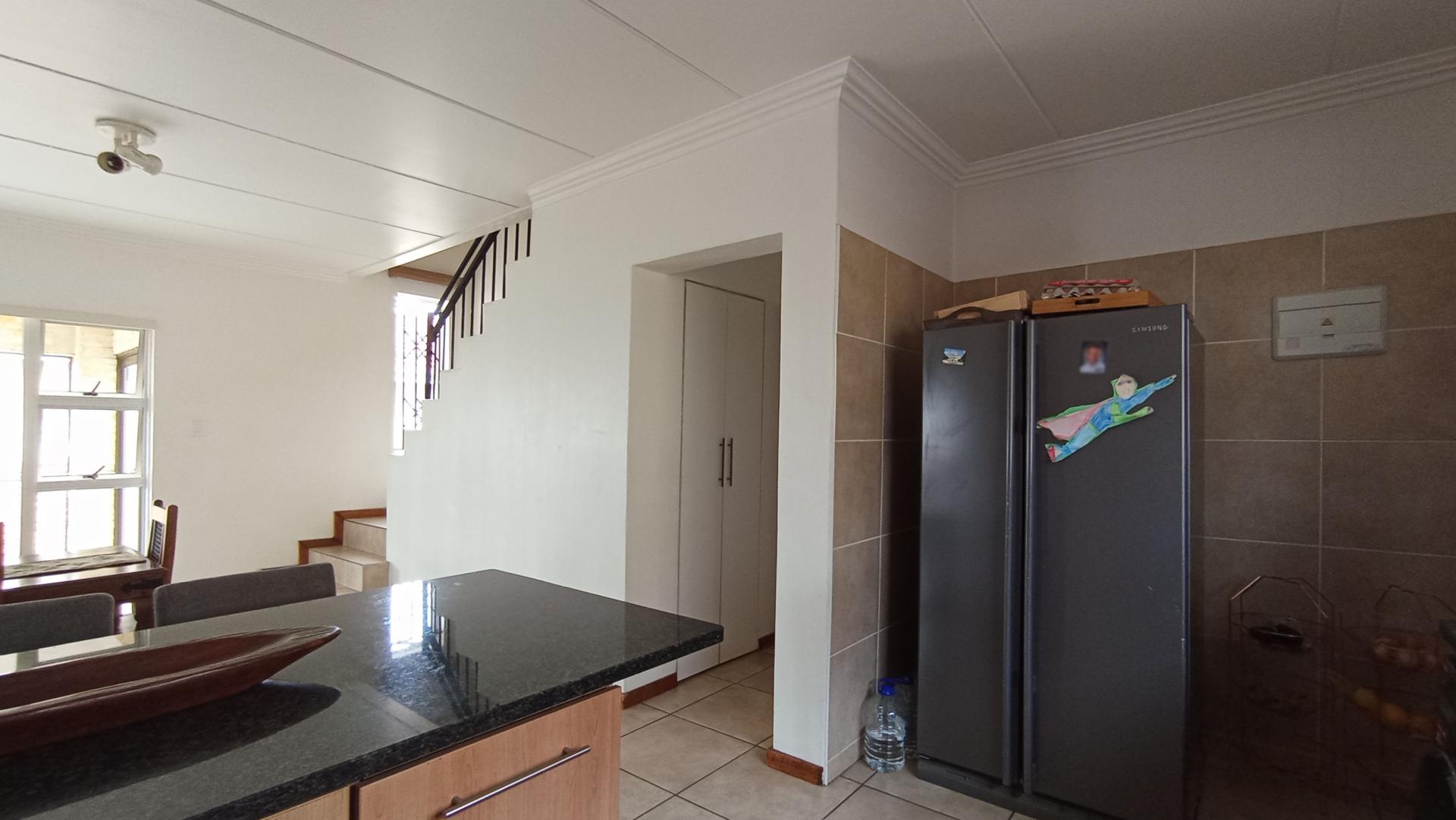 Kitchen - 13 square meters of property in Zandspruit