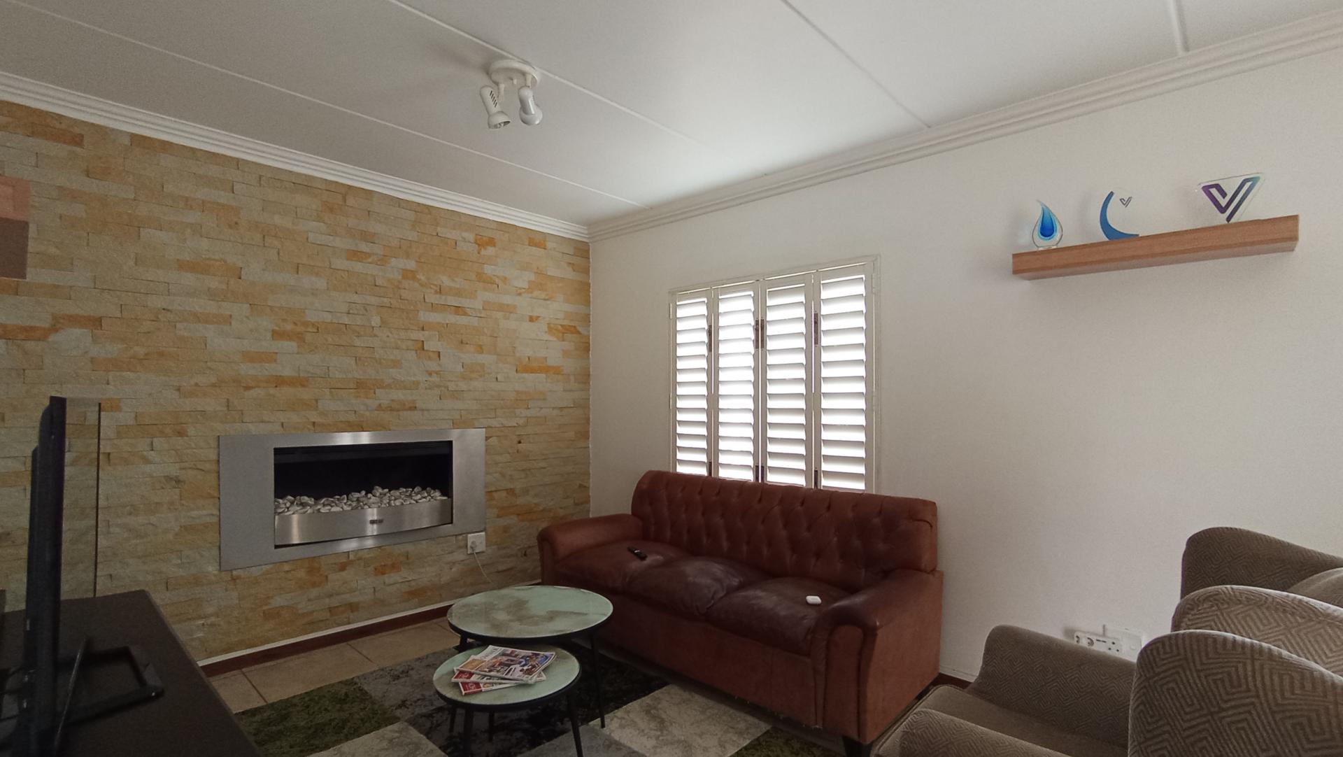 Lounges - 28 square meters of property in Zandspruit