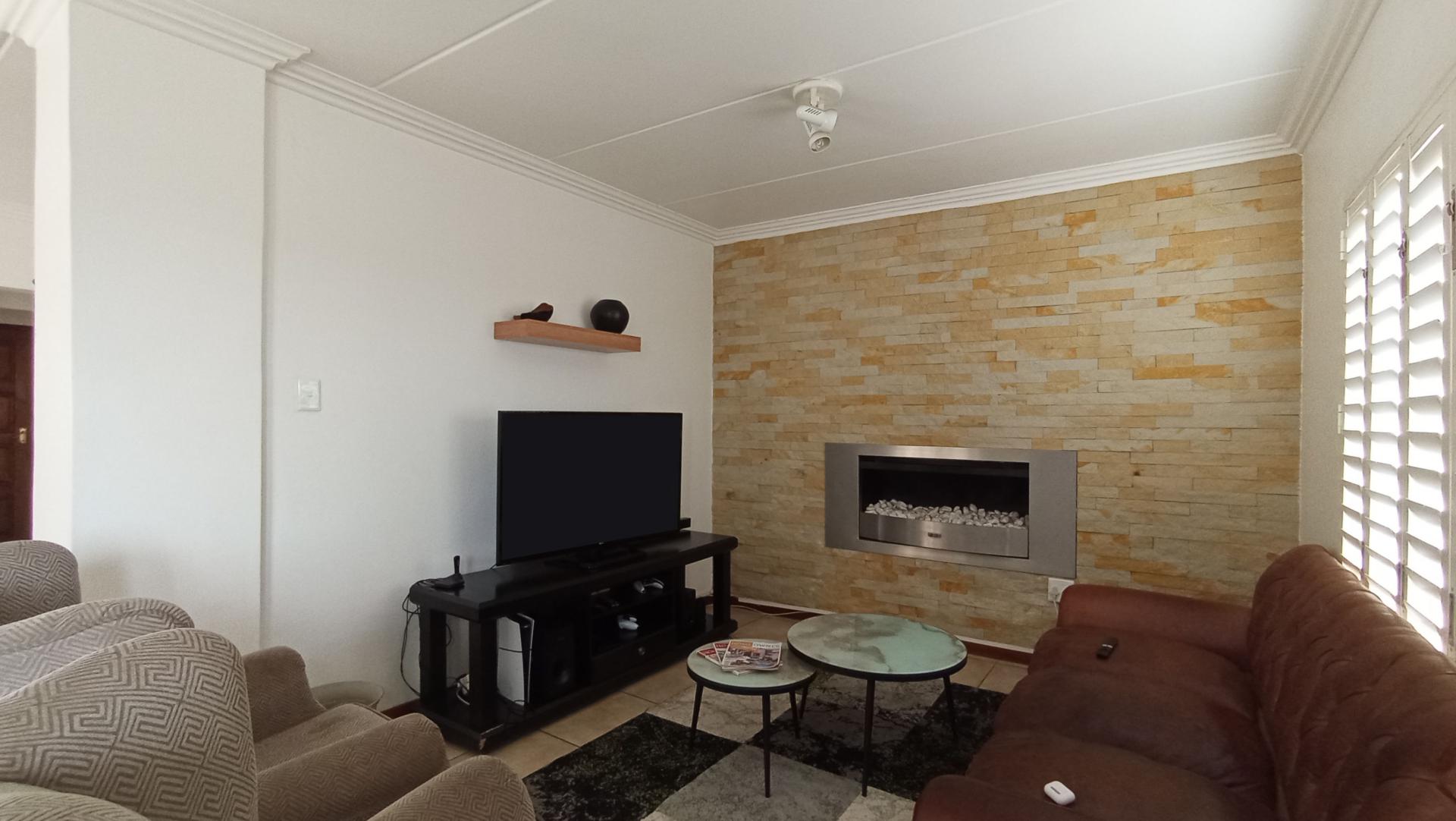 Lounges - 28 square meters of property in Zandspruit