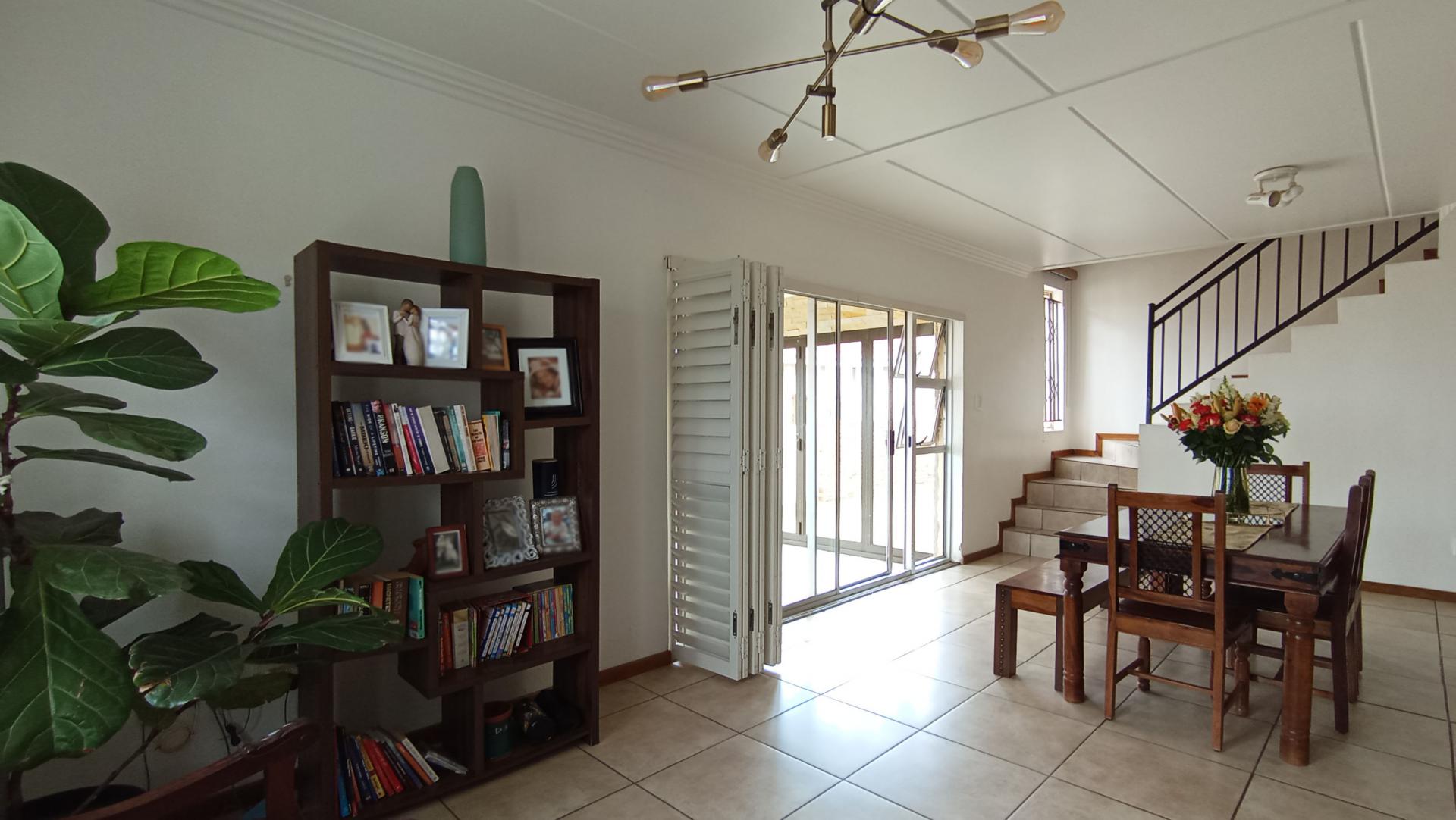 Lounges - 28 square meters of property in Zandspruit