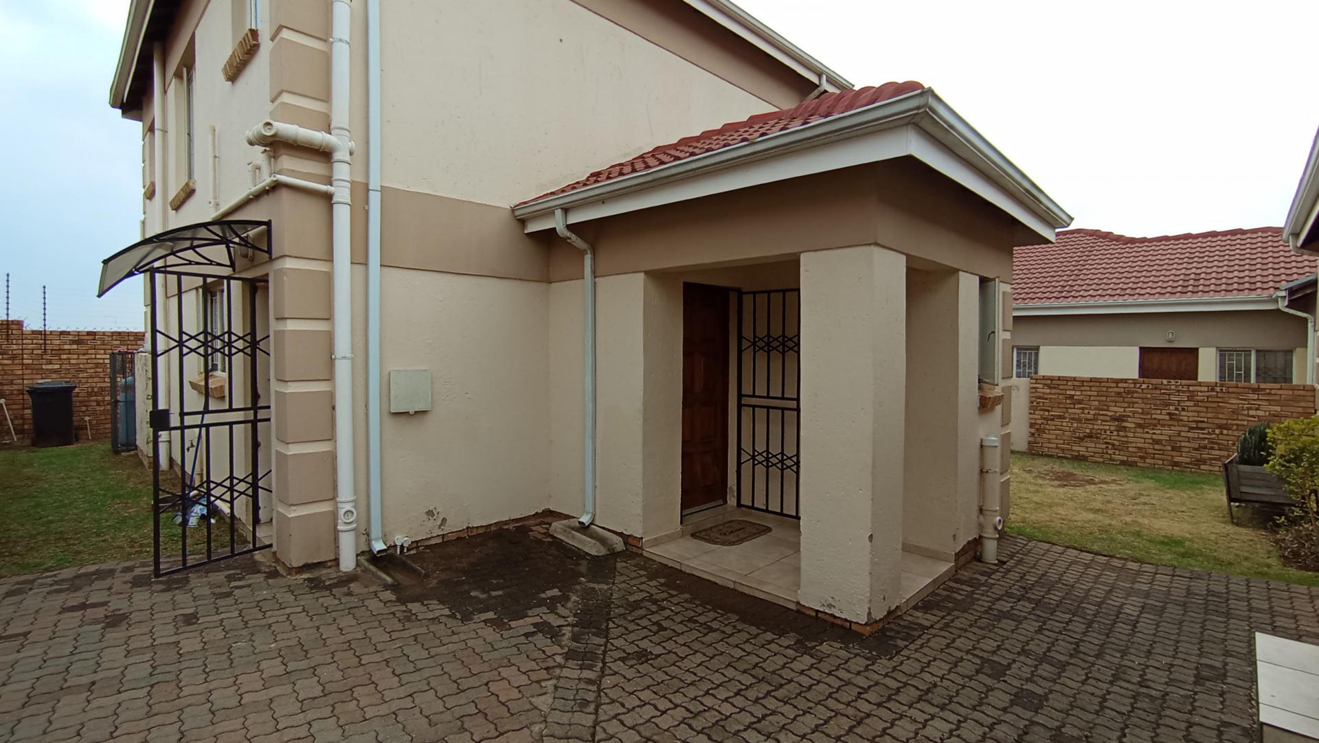 Front View of property in Zandspruit