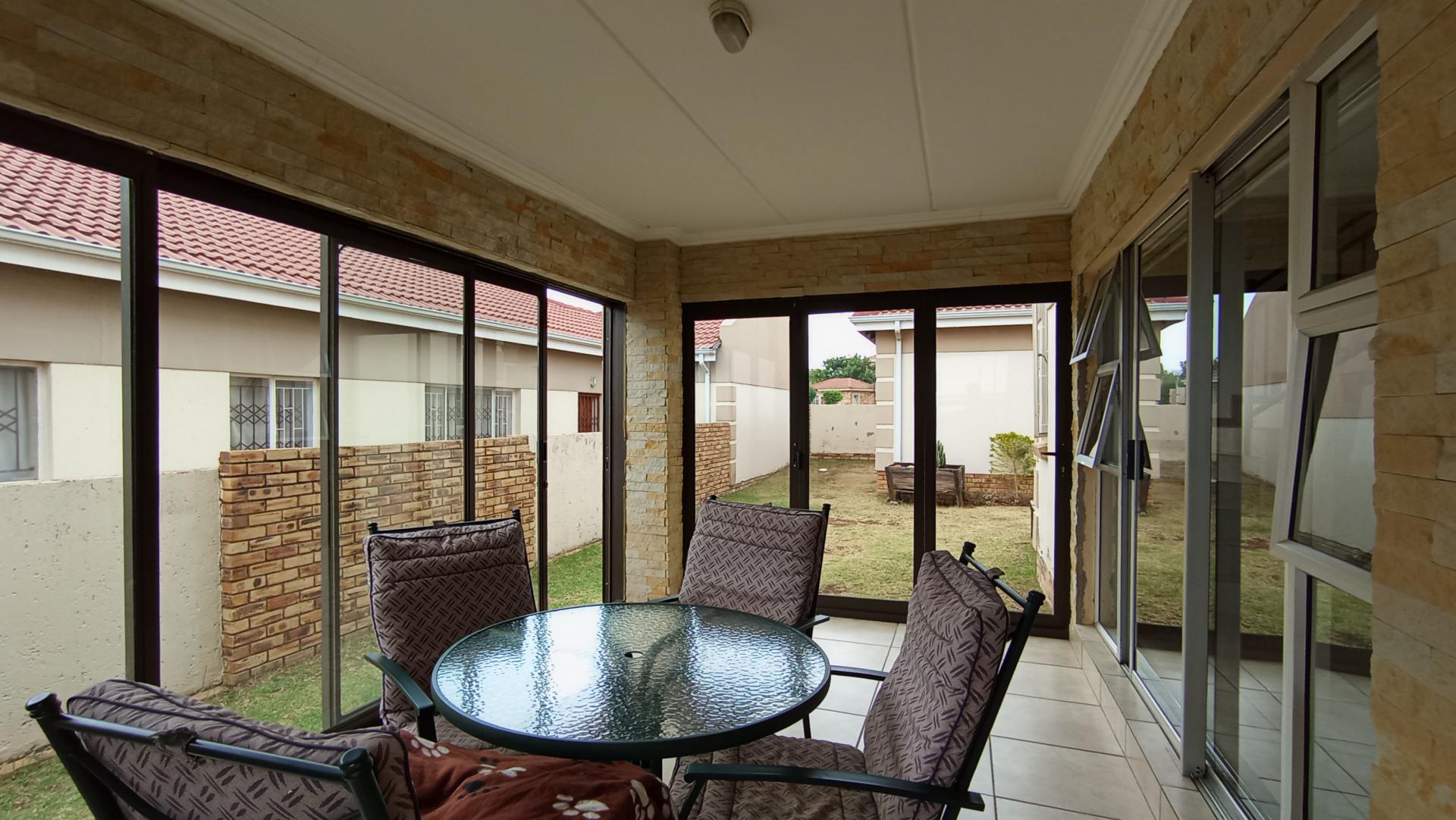 Patio - 21 square meters of property in Zandspruit