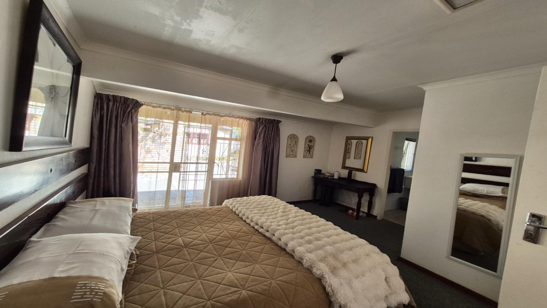 Bed Room 1 of property in Secunda