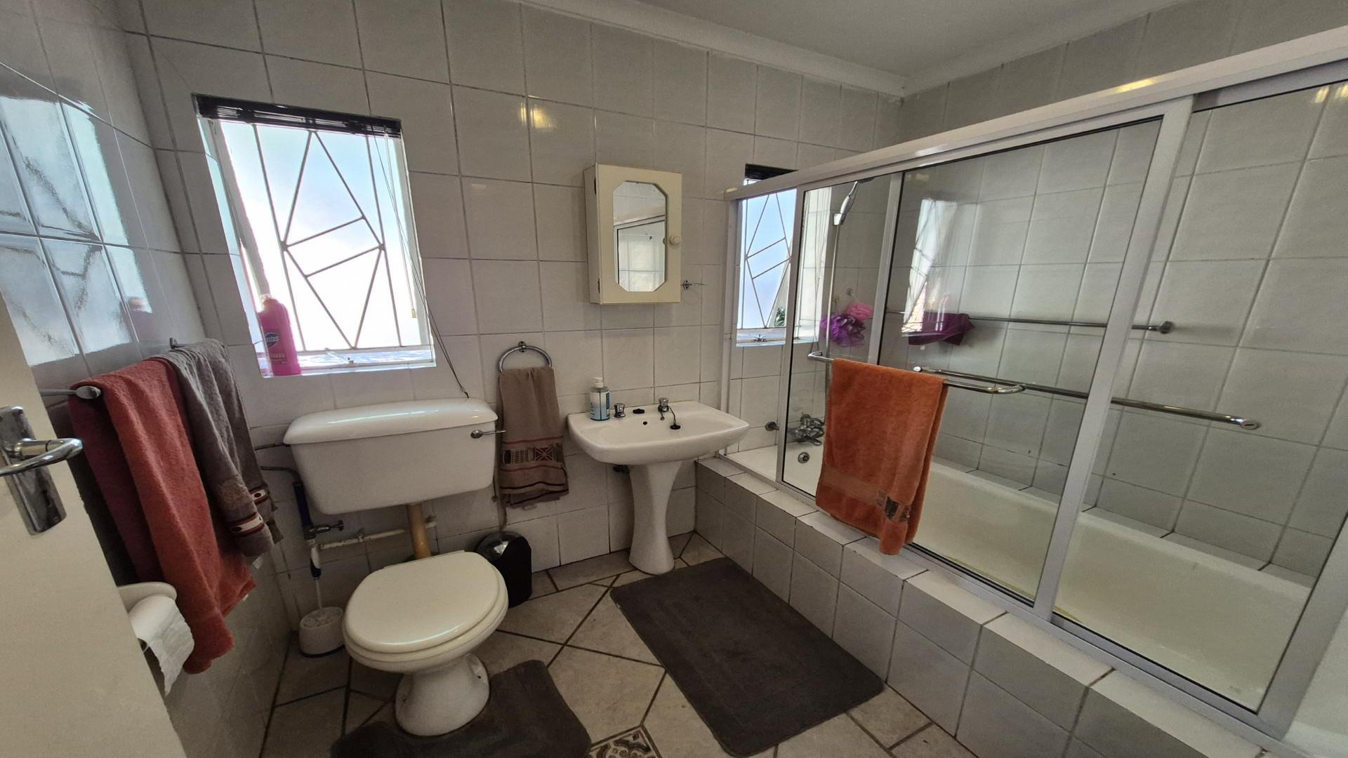 Bathroom 2 of property in Secunda