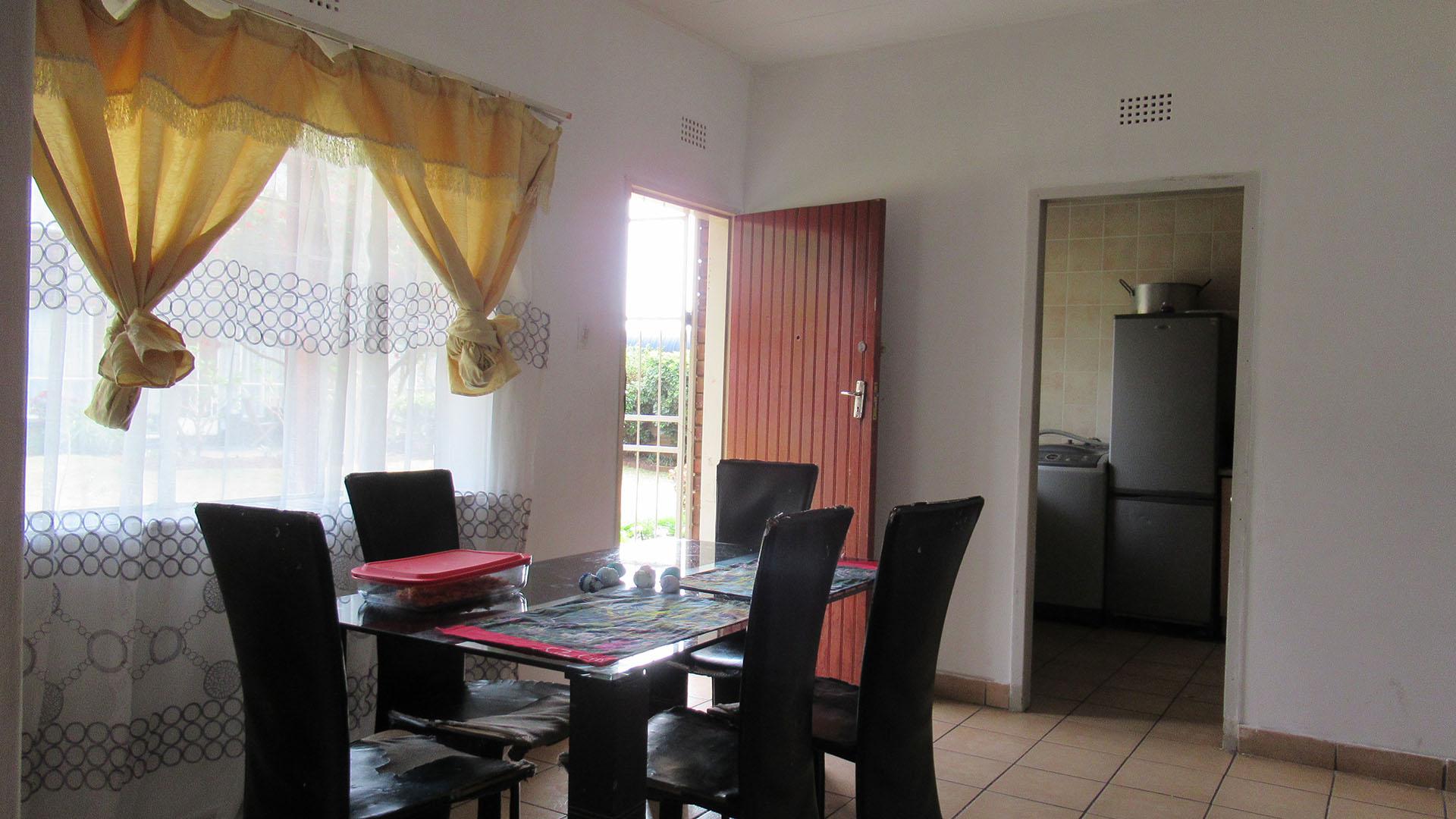 Dining Room - 14 square meters of property in Horison View