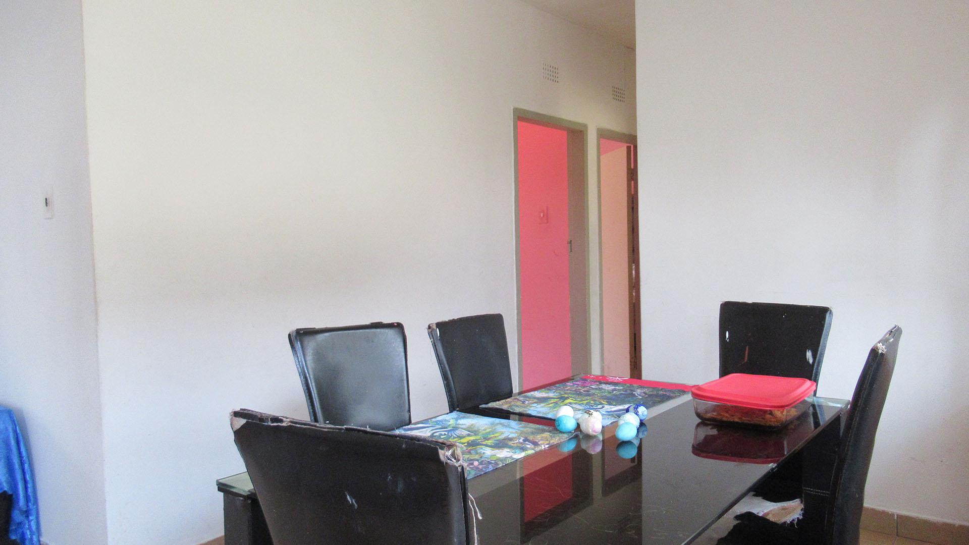 Dining Room - 14 square meters of property in Horison View