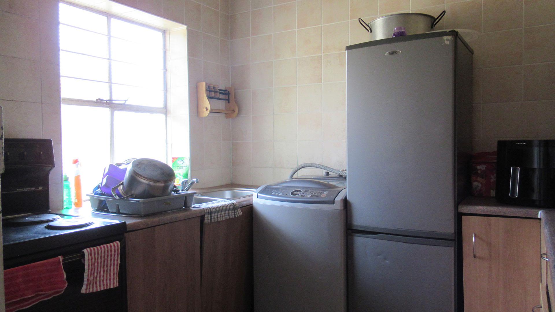 Kitchen - 9 square meters of property in Horison View