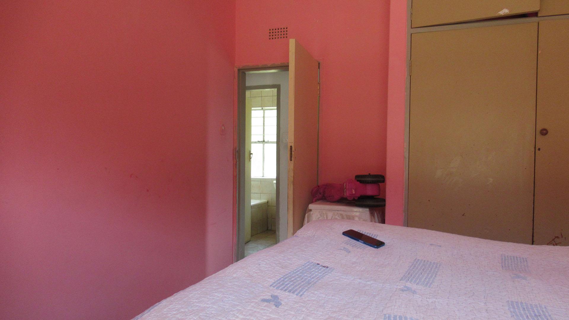 Bed Room 1 - 16 square meters of property in Horison View