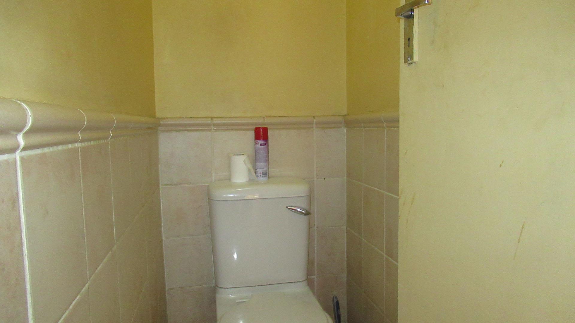 Bathroom 1 - 6 square meters of property in Horison View