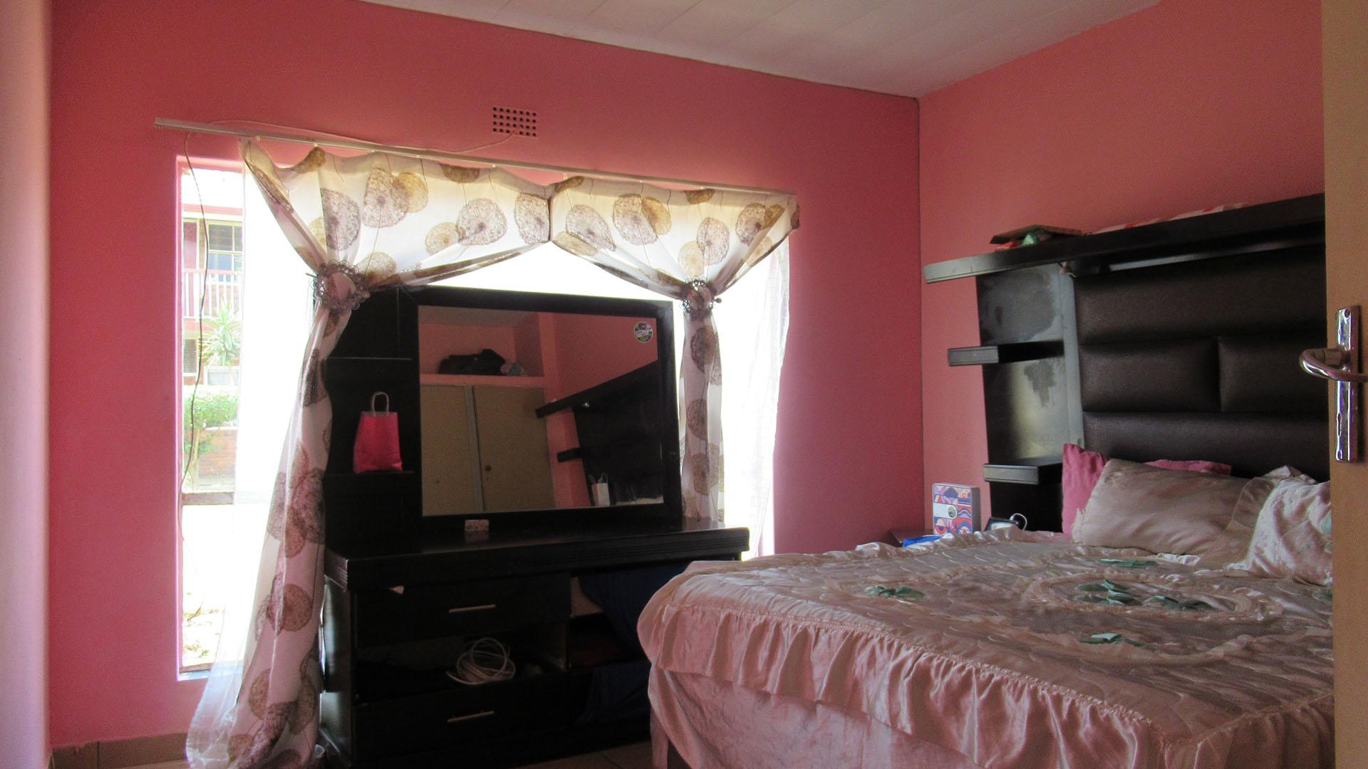 Bed Room 2 - 21 square meters of property in Horison View