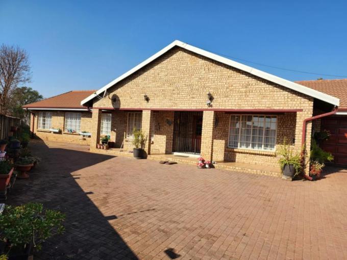 4 Bedroom House for Sale For Sale in Meyerton - MR693559