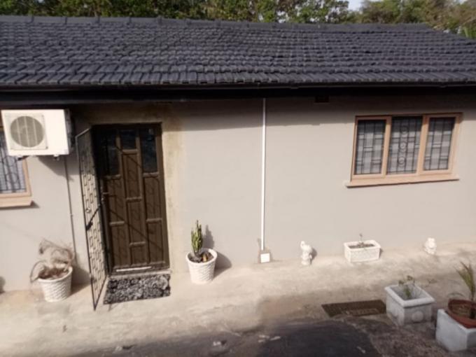 2 Bedroom Apartment to Rent in Umhlatuzana  - Property to rent - MR693569