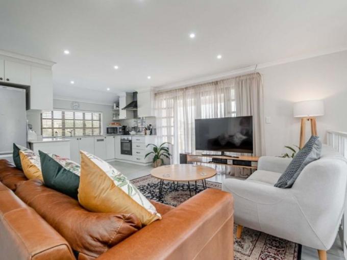 2 Bedroom Apartment to Rent in Hillcrest - KZN - Property to rent - MR693571