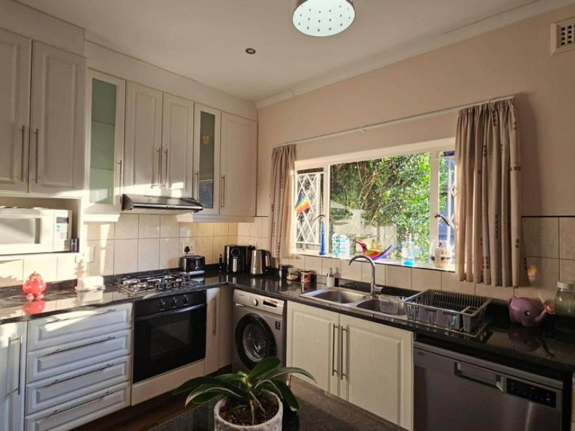  of property in Everton 