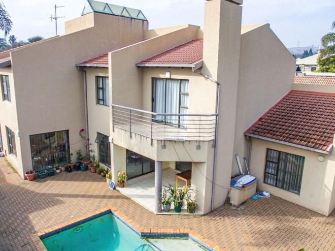 4 Bedroom House for Sale For Sale in Bedfordview - MR693595
