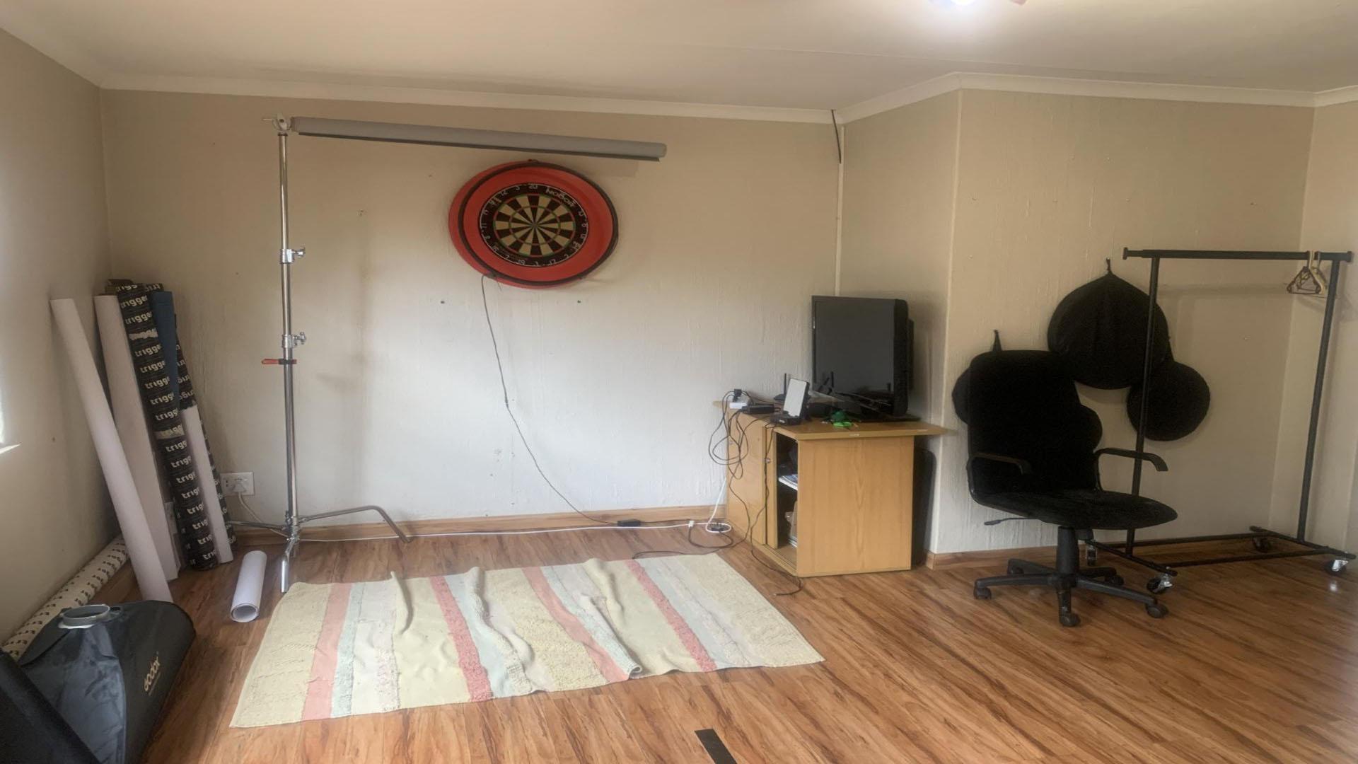 Study - 16 square meters of property in Olivedale