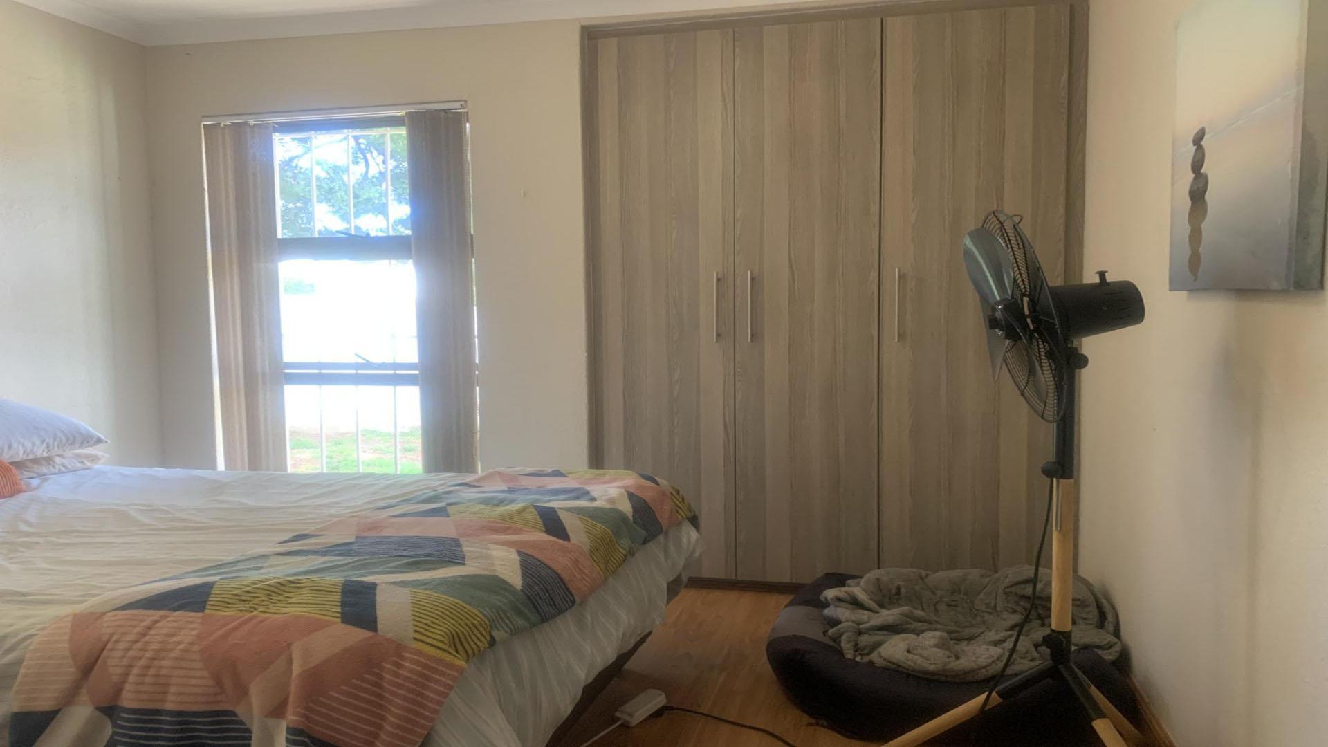 Bed Room 2 - 10 square meters of property in Olivedale