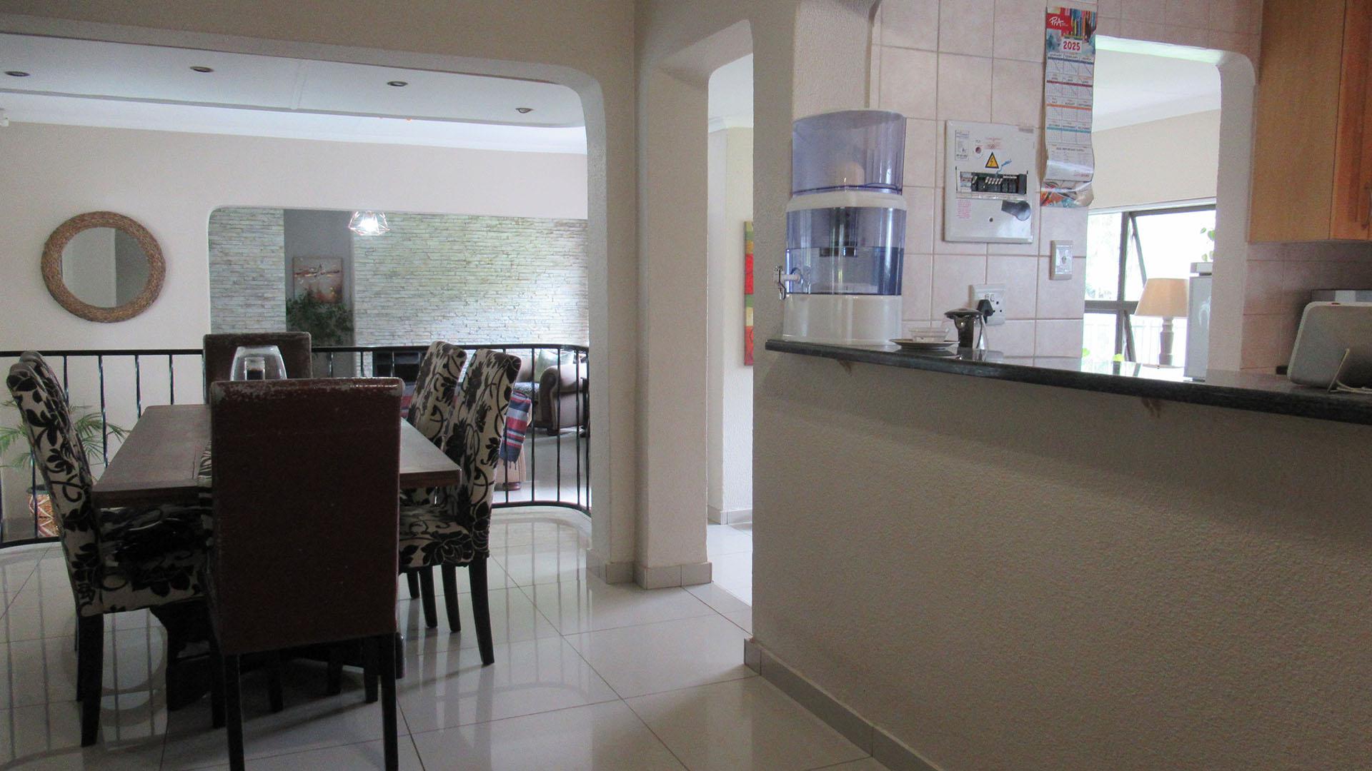 Dining Room - 17 square meters of property in Olivedale