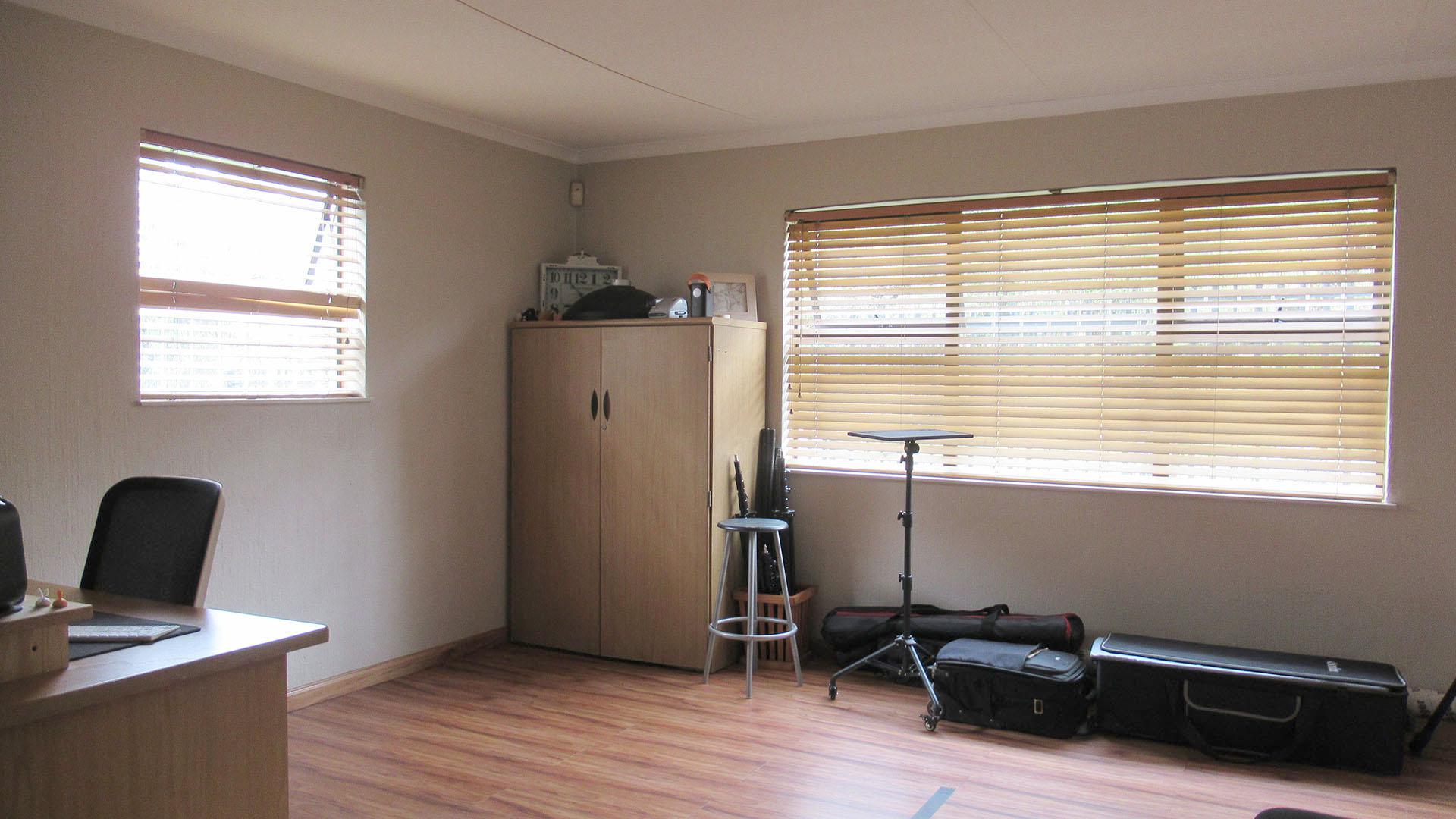 Study - 16 square meters of property in Olivedale