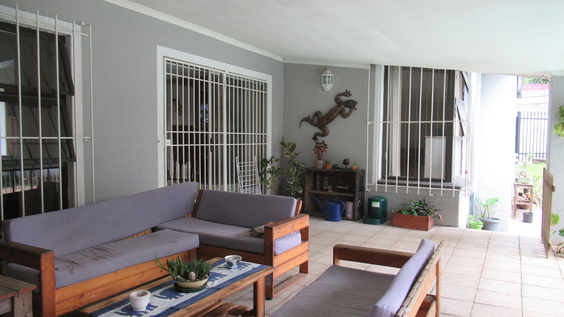 Patio - 29 square meters of property in Olivedale