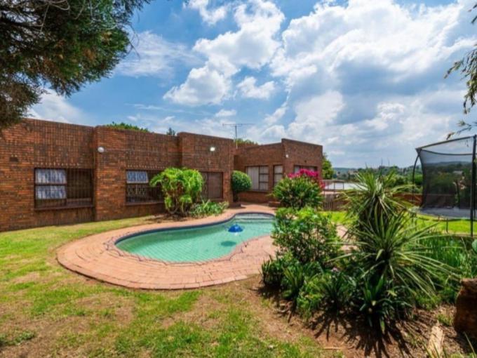 4 Bedroom House for Sale For Sale in Mulbarton - MR693639
