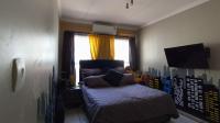 Bed Room 1 - 14 square meters of property in Summerset