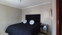 Main Bedroom - 19 square meters of property in Summerset