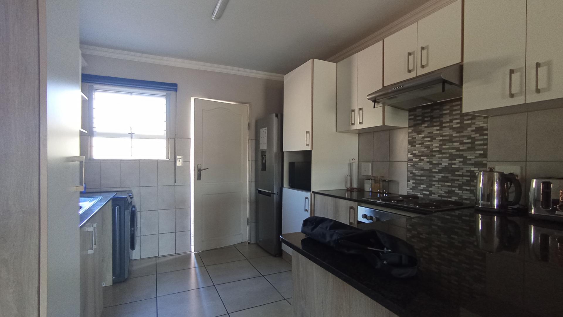 Kitchen - 8 square meters of property in Montana